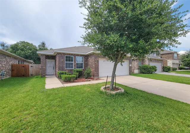 Photo 3 of Sale Pending at 13711 Aragon Meadow Ln, Houston, TX 77049 | MLS# 32540733 | Listing updated on 2026-08-25