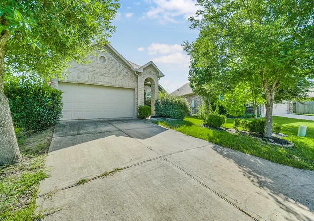Photo 2 of Sale Pending at 2217 Pine Crk Ct, Conroe, TX 77301 | MLS# 27714286 | Listing updated on 2026-08-22
