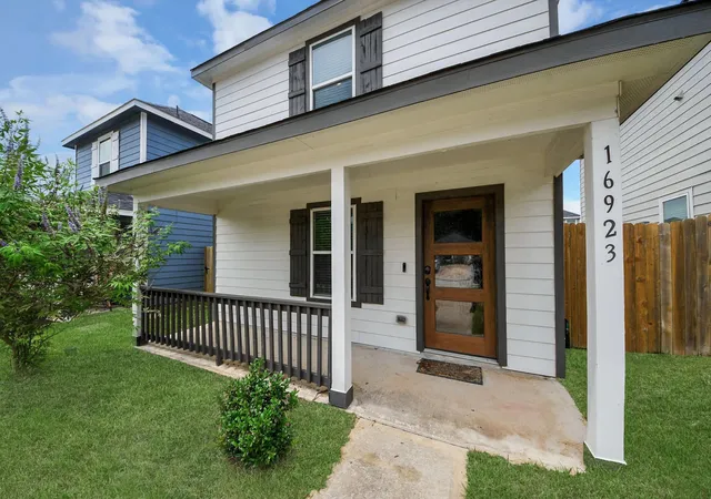 2nd image of 16923 Marie Village Dr, Conroe, TX 77306 | MLS# 76609729