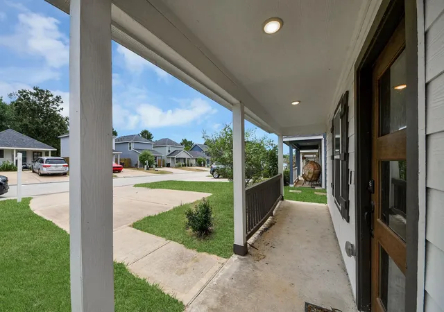 Photo 3 of Single family home for sale at 16923 Marie Village Dr, Conroe, TX 77306 | MLS# 76609729 | Listing updated on 2026-09-19