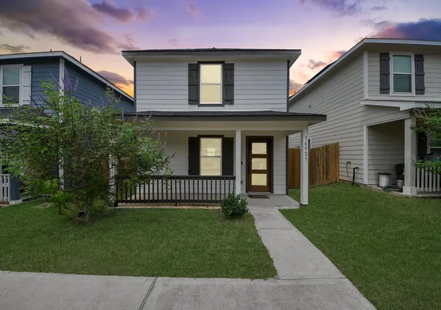 Photo 3 of Single family home for sale at 16923 Marie Village Dr, Conroe, TX 77306 | MLS# 76609729 | Listing updated on 2026-09-19