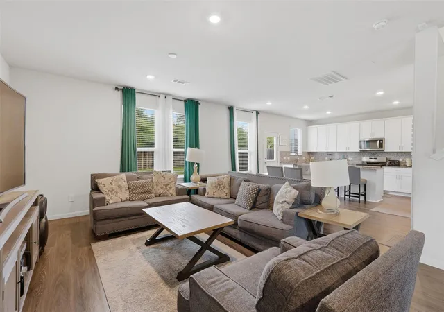 4th image of 10826 Parra Peek Dr, Houston, TX 77075 | MLS# 72086292