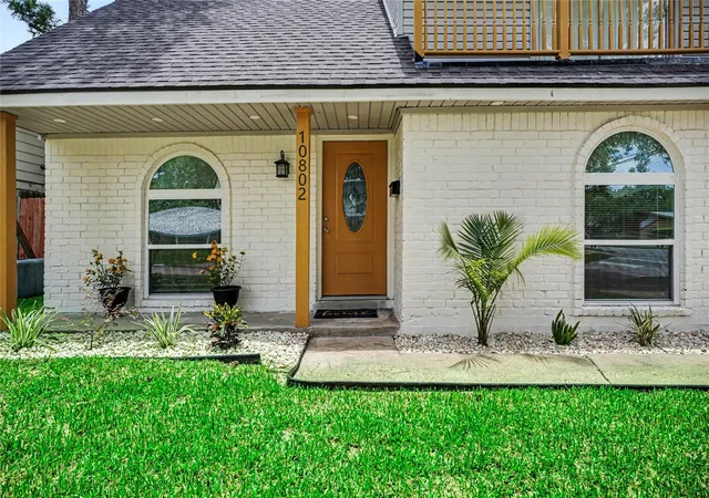 2nd image of 10802 Sagetrail Dr, Houston, TX 77089 | MLS# 5788815
