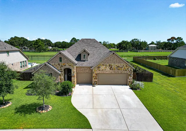 2nd image of 11806 Autumn Leaf Dr, Dayton, TX 77535 | MLS# 98082335
