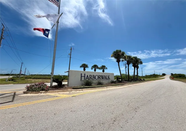 10th image of 6 Sugarloaf, Hitchcock, TX 77563 | MLS# 65260894