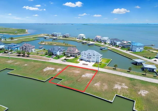 1st image of 6 Sugarloaf, Hitchcock, TX 77563 | MLS# 65260894