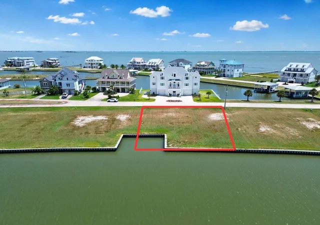 2nd image of 6 Sugarloaf, Hitchcock, TX 77563 | MLS# 65260894