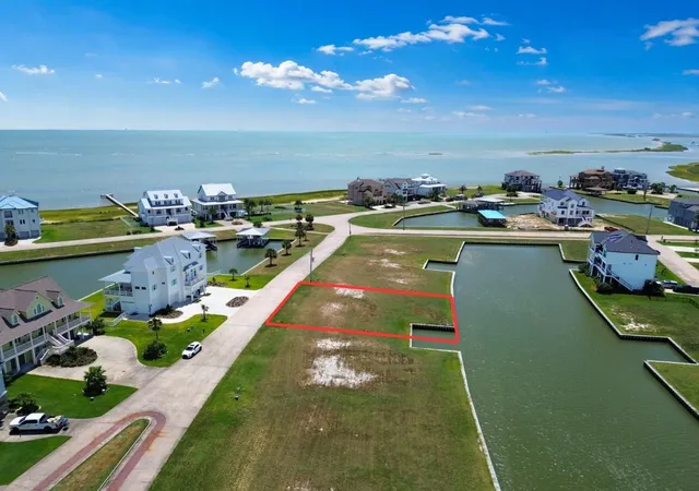 4th image of 6 Sugarloaf, Hitchcock, TX 77563 | MLS# 65260894