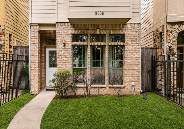 2nd image of 9036 Lakes At 610 Dr, Houston, TX 77054 | MLS# 93609416