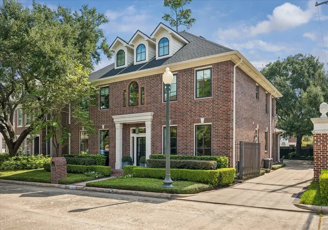 2nd image of 11802 Village Park Cir, Houston, TX 77024 | MLS# 58562913
