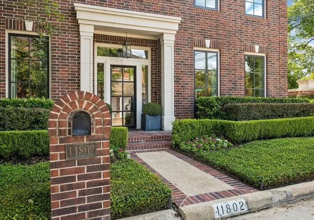 3rd image of 11802 Village Park Cir, Houston, TX 77024 | MLS# 58562913