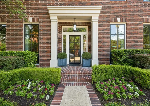 4th image of 11802 Village Park Cir, Houston, TX 77024 | MLS# 58562913