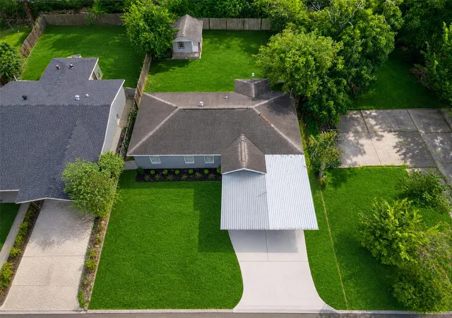 2nd image of 4930 Holloway Dr, Houston, TX 77048 | MLS# 67807231