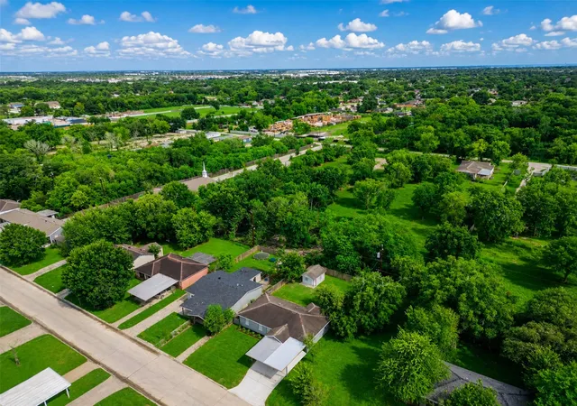 4th image of 4930 Holloway Dr, Houston, TX 77048 | MLS# 67807231