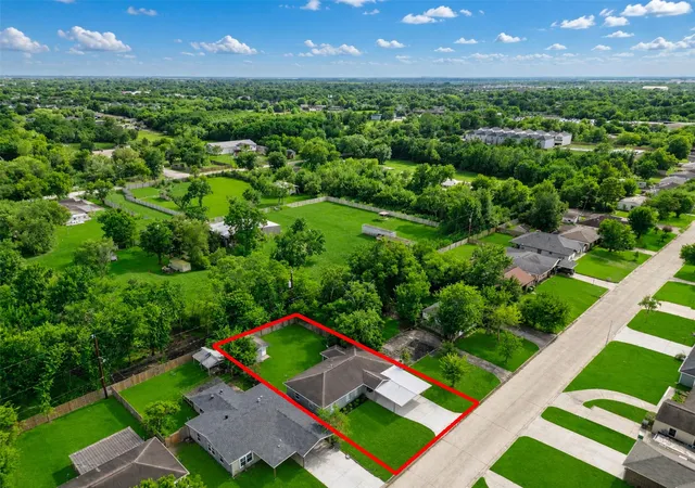 5th image of 4930 Holloway Dr, Houston, TX 77048 | MLS# 67807231