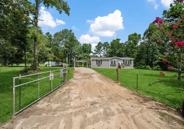 Photo 3 of Single family home for sale at 225 Lynn Hendrix Rd, Livingston, TX 77351 | MLS# 42391373 | Listing updated on 2026-08-09