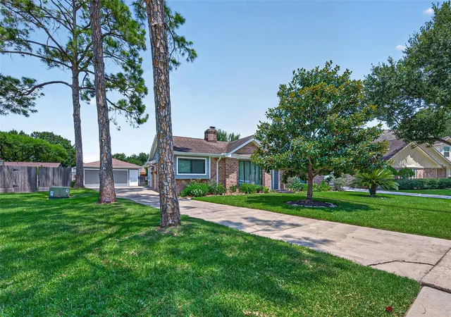 Photo 3 of Sale Pending at 11818 Meadowdale Dr, Meadows Place, TX 77477 | MLS# 97401245 | Listing updated on 2026-09-09