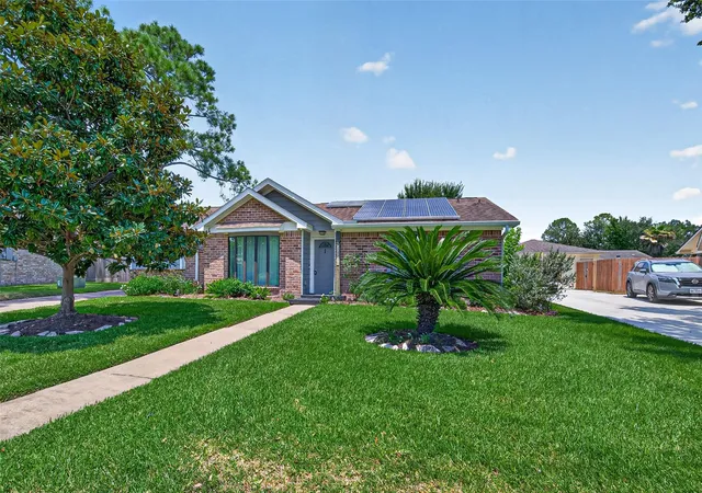 Photo 4 of Sale Pending at 11818 Meadowdale Dr, Meadows Place, TX 77477 | MLS# 97401245 | Listing updated on 2026-09-09