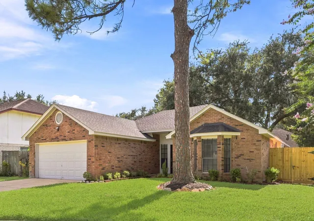 3rd image of 16306 Elmwood Point Ln, Sugar Land, TX 77498 | MLS# 50924210