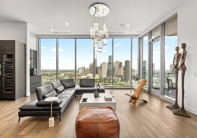 Photo 1 of Condo for sale at 1711 Allen Pkwy #3302, Houston, TX 77019 | MLS# 47512428 | Listing updated on 2026-09-16
