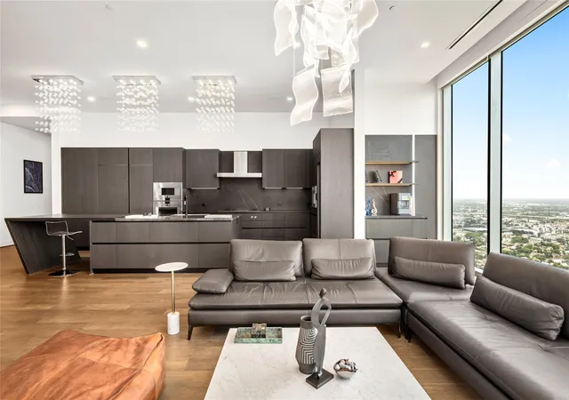 Photo 4 of Condo for sale at 1711 Allen Pkwy #3302, Houston, TX 77019 | MLS# 47512428 | Listing updated on 2026-09-16