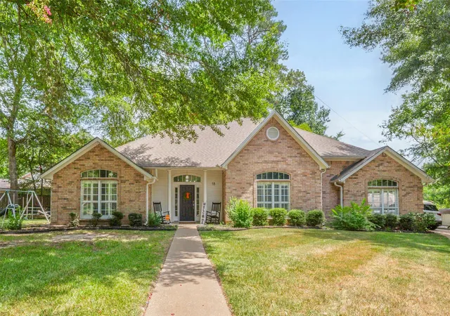 Photo 1 of Sale Pending at 18 Red Oak Ln, Lufkin, TX 75904 | MLS# 22045385 | Listing updated on 2026-09-06