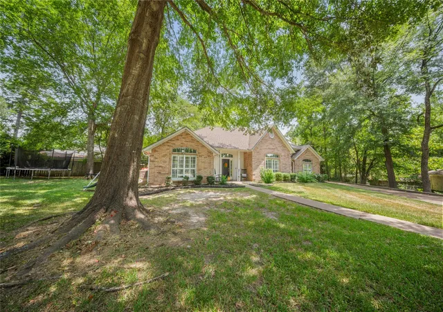 Photo 2 of Sale Pending at 18 Red Oak Ln, Lufkin, TX 75904 | MLS# 22045385 | Listing updated on 2026-09-06
