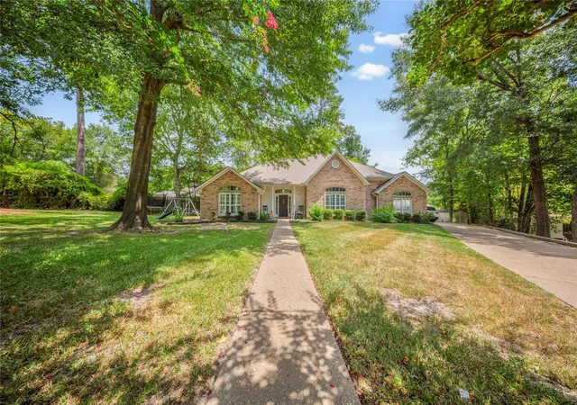 Photo 3 of Sale Pending at 18 Red Oak Ln, Lufkin, TX 75904 | MLS# 22045385 | Listing updated on 2026-09-06