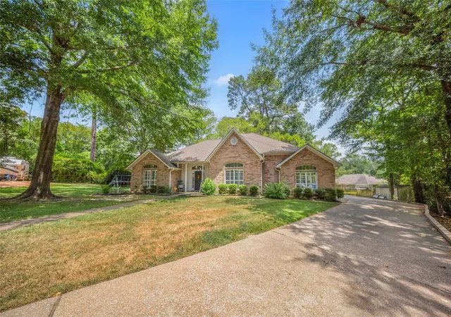 Photo 3 of Sale Pending at 18 Red Oak Ln, Lufkin, TX 75904 | MLS# 22045385 | Listing updated on 2026-09-06