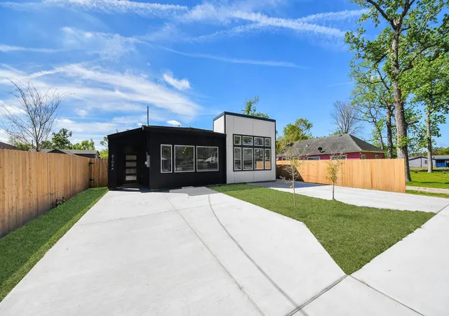 5th image of 8106 Locksley St, Houston, TX 77078 | MLS# 38463457