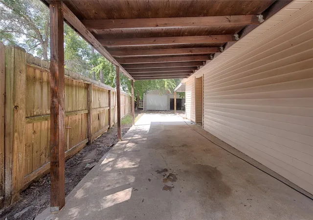 Photo 3 of Single family home for sale at 303 Spring Strm Bnd, Montgomery, TX 77316 | MLS# 83377178 | Listing updated on 2026-08-16