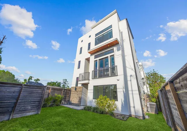 5th image of 7327 Shadyvilla Pointe Dr, Houston, TX 77055 | MLS# 81217818
