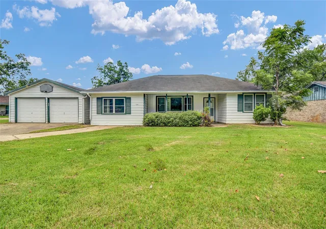 1st image of 1710 Hwy 332 W, Lake Jackson, TX 77566 | MLS# 77605326