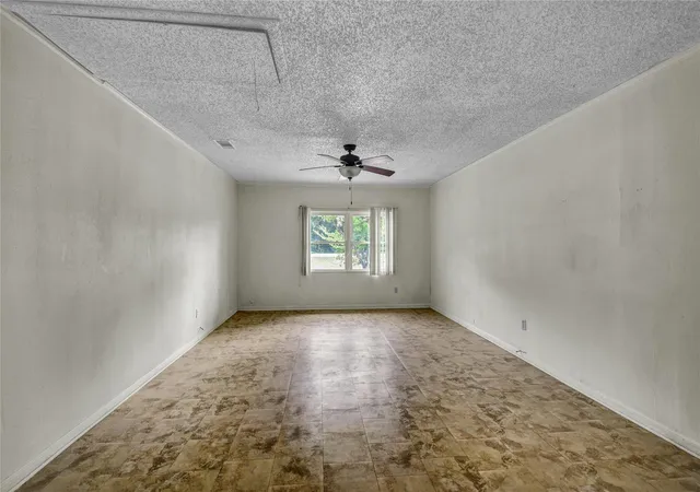 5th image of 1710 Hwy 332 W, Lake Jackson, TX 77566 | MLS# 77605326
