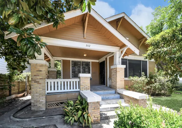 Photo 3 of Single family home for sale at 302 Hunt St, Houston, TX 77003 | MLS# 75580010 | Listing updated on 2026-09-15