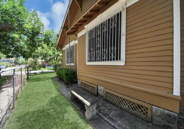Photo 4 of Single family home for sale at 302 Hunt St, Houston, TX 77003 | MLS# 75580010 | Listing updated on 2026-09-15