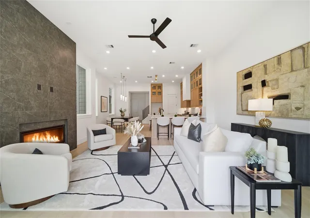 2nd image of 827 W 16th St #A, Houston, TX 77008 | MLS# 89555500