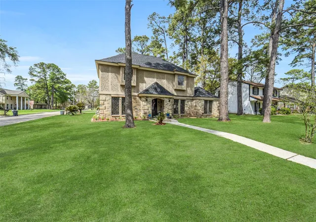 Photo 3 of Single family home for sale at 4910 Charade Dr, Houston, TX 77066 | MLS# 30485464 | Listing updated on 2026-08-15