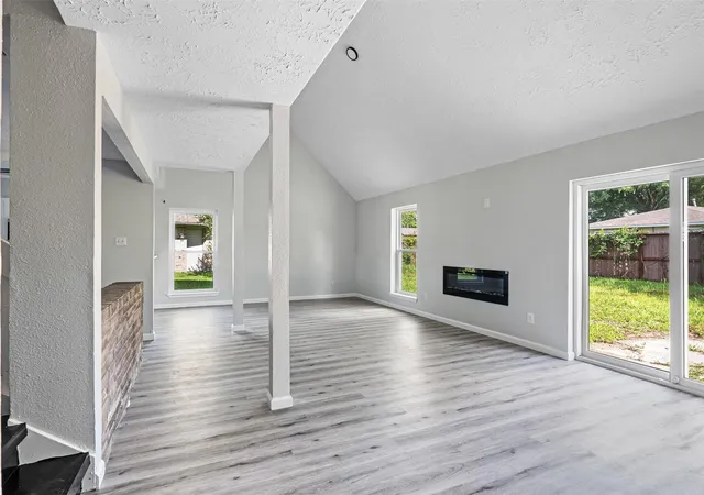 2nd image of 10146 Valley Club Dr, Houston, TX 77078 | MLS# 37956533