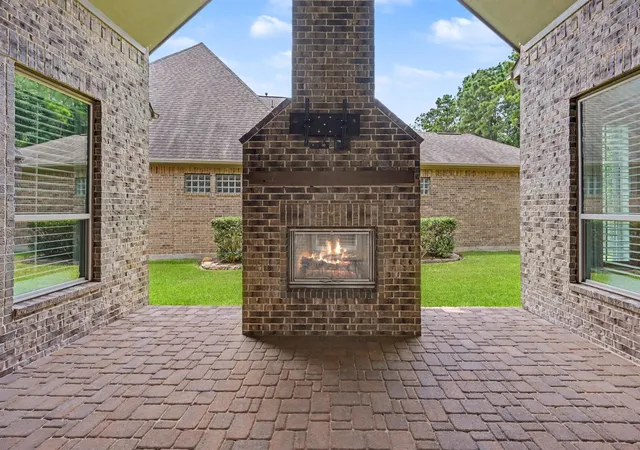 Photo 3 of Single family home for sale at 126 Lily Green Ct, Conroe, TX 77304 | MLS# 62045870 | Listing updated on 2026-09-10