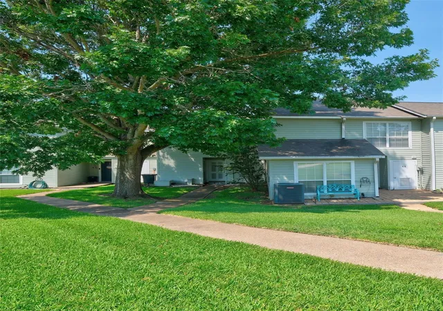 2nd image of 100 Edgewater Dr #44, Livingston, TX 77351 | MLS# 6228846