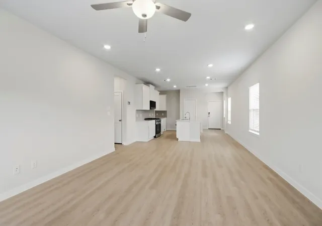 Photo 4 of Single family home for sale at 9724 Caney Bnd Rd, Conroe, TX 77303 | MLS# 35165059 | Listing updated on 2026-09-20