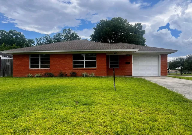 2nd image of 2102 Blueberry Ln, Pasadena, TX 77502 | MLS# 25565941