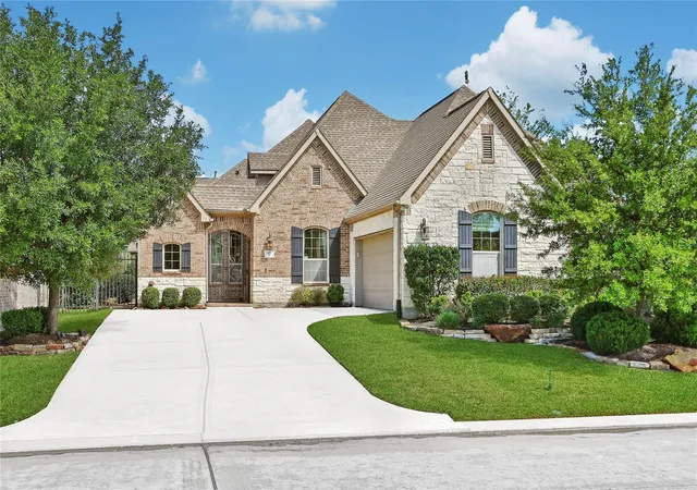 1st image of 15 S Lochwood Wy, Tomball, TX 77375 | MLS# 83299308
