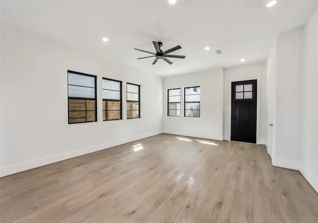 Photo 3 of Single family home for sale at 3220 Royal Oaks Holw Ln, Houston, TX 77082 | MLS# 11906448 | Listing updated on 2026-09-14