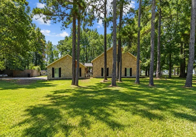 Photo 4 of Single family home for sale at 560 Deerwood Dr, Trinity, TX 75862 | MLS# 34627819 | Listing updated on 2026-09-21