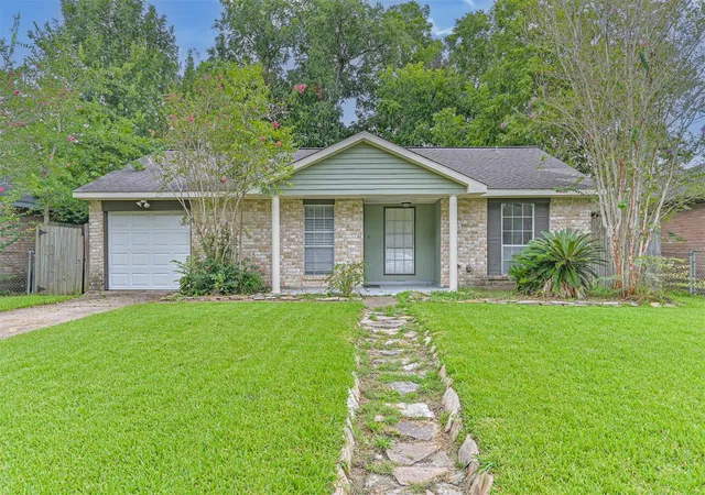 1st image of 501 Bellmar Ln, Friendswood, TX 77546 | MLS# 6110939