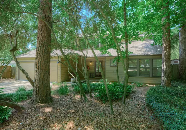 Photo 2 of Sale Pending at 11 Song Sparrow Pl, Spring, TX 77381 | MLS# 6564757 | Listing updated on 2026-08-10