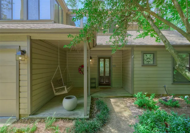 Photo 2 of Sale Pending at 11 Song Sparrow Pl, Spring, TX 77381 | MLS# 6564757 | Listing updated on 2026-08-10