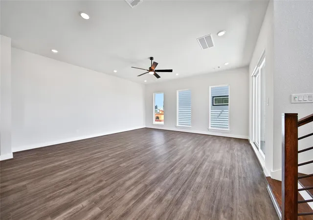 Photo 4 of Single family home for sale at 4408 Anthony Ct Ln, Seabrook, TX 77586 | MLS# 17241011 | Listing updated on 2026-08-30